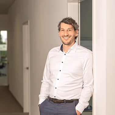 "Wir hegen und pflegen unsere Kunden" 2 Henze CH 1